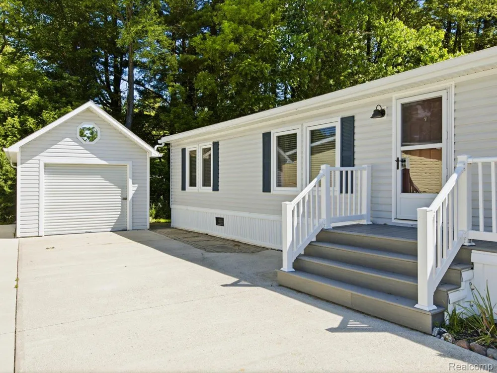 2545 Lakeshore Road Applegate Village, MI 48401