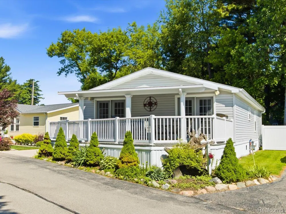 2545 Lakeshore Road Applegate Village, MI 48401