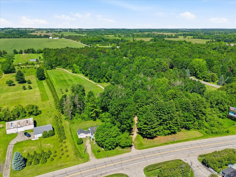 2545 Lakeshore Road Applegate Village, MI 48401