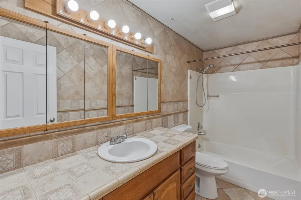 3273 Tori Lane Longview, WA 98632