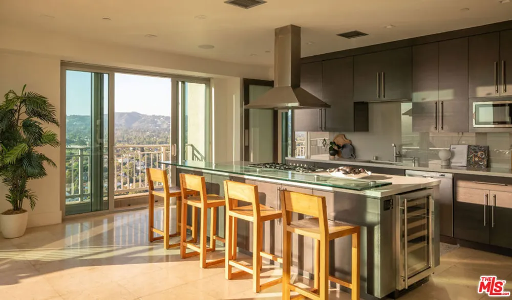 10727 Wilshire Boulevard #PH2 Los Angeles, CA 90024