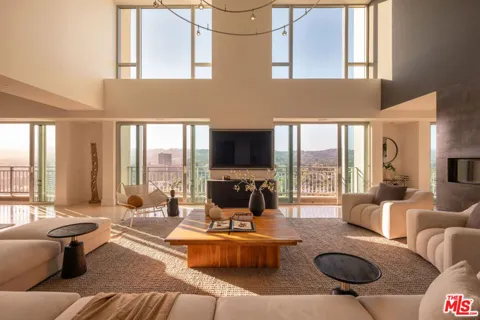 10727 Wilshire Boulevard #PH2