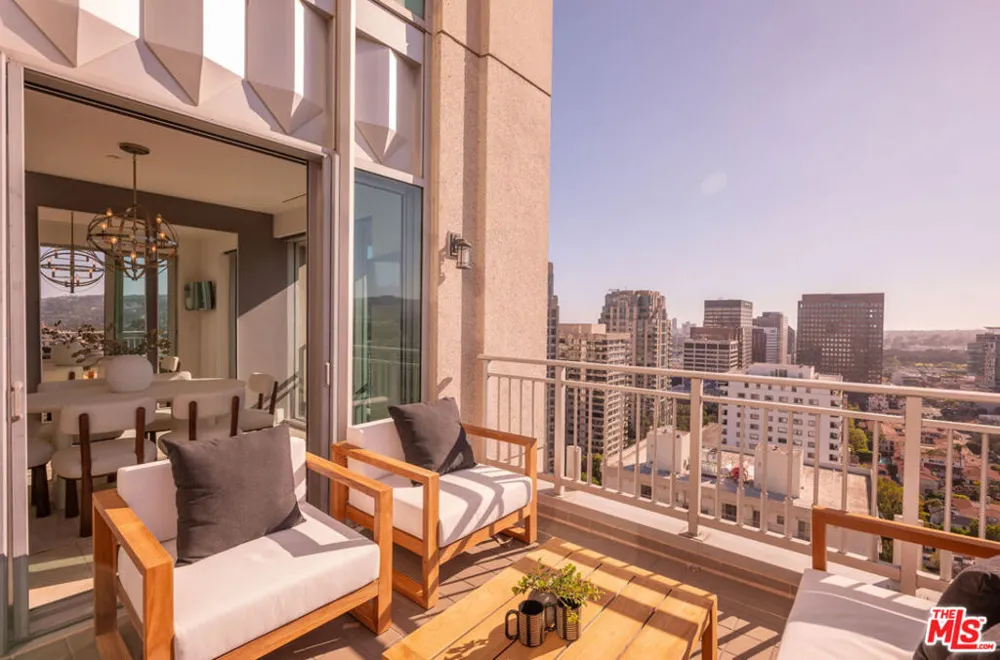 10727 Wilshire Boulevard #PH2 Los Angeles, CA 90024