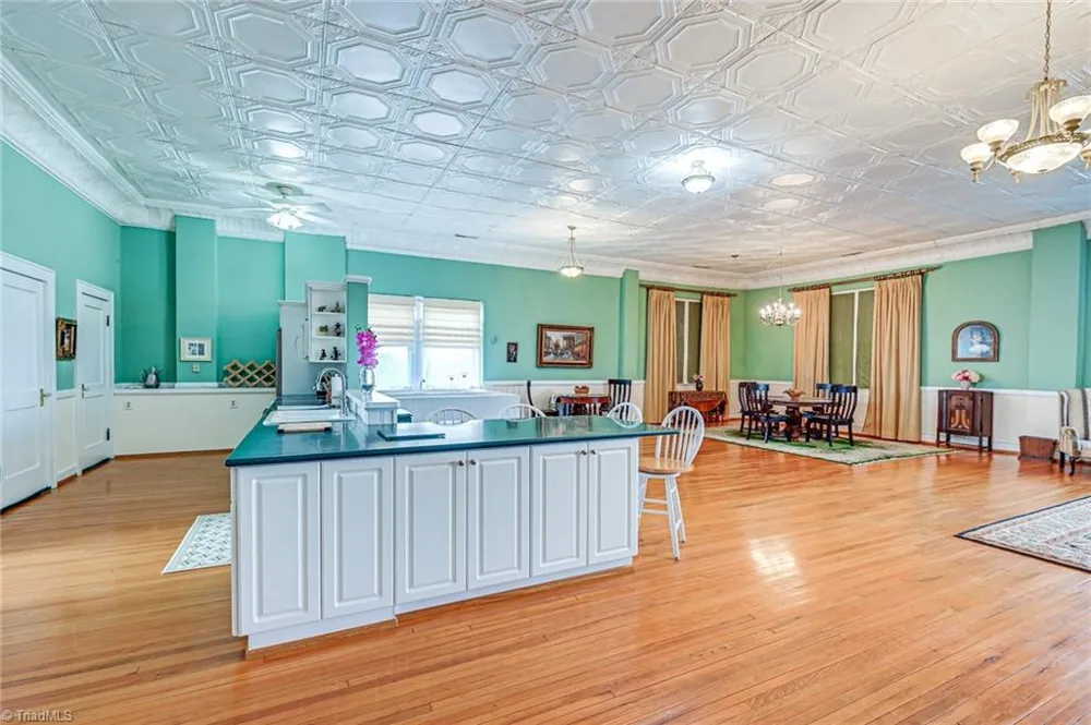 41 Court Square Mocksville, NC 27028