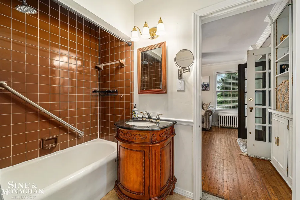 720 Trombley Road Grosse Pointe Park City, MI 48230