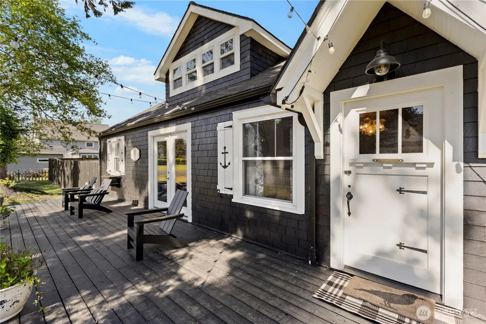 4202 L PLACE Seaview, WA 98641