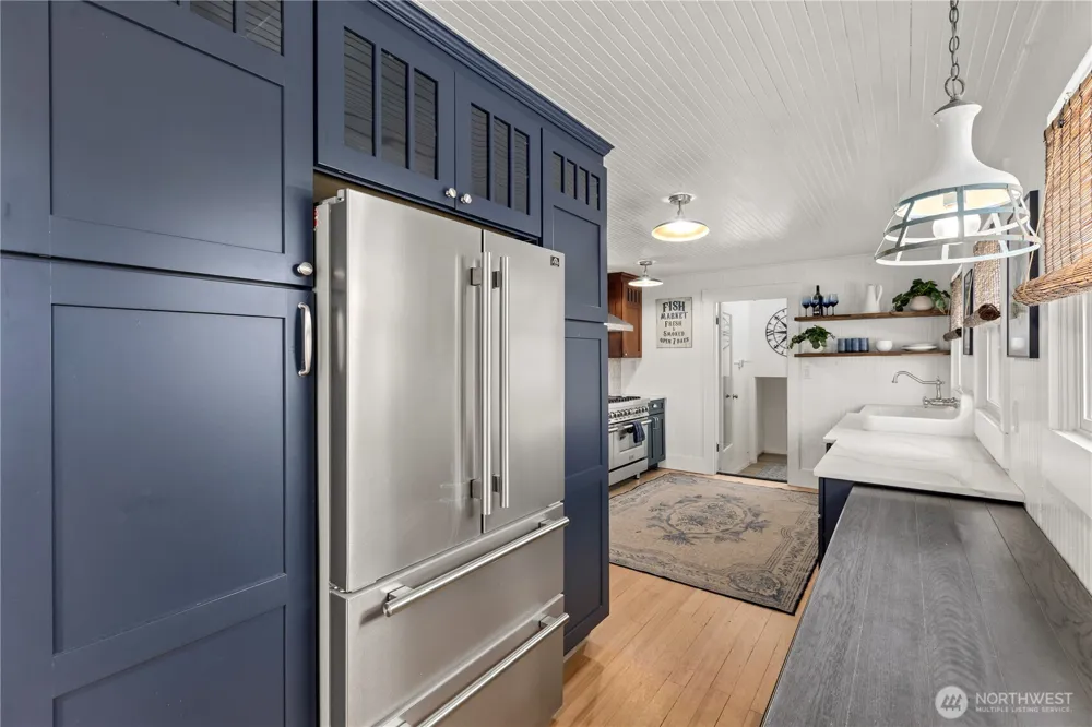 4202 L PLACE Seaview, WA 98641