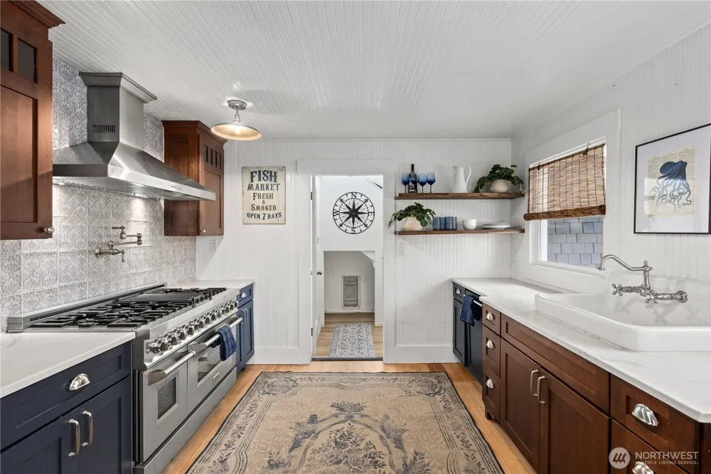 4202 L PLACE Seaview, WA 98641