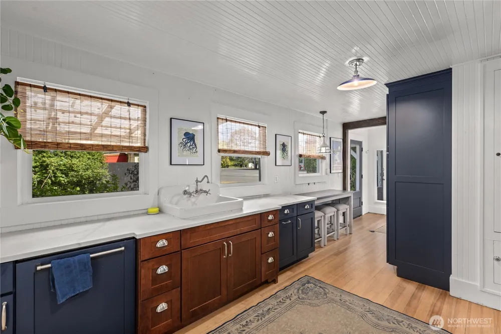 4202 L PLACE Seaview, WA 98641