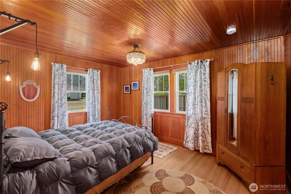 4202 L PLACE Seaview, WA 98641