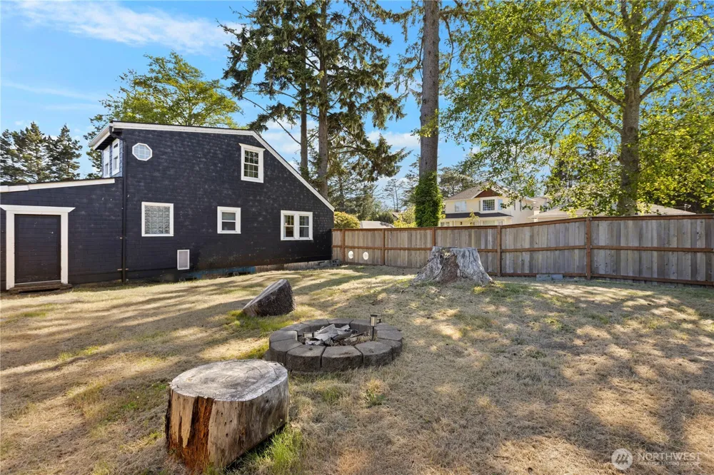 4202 L PLACE Seaview, WA 98641