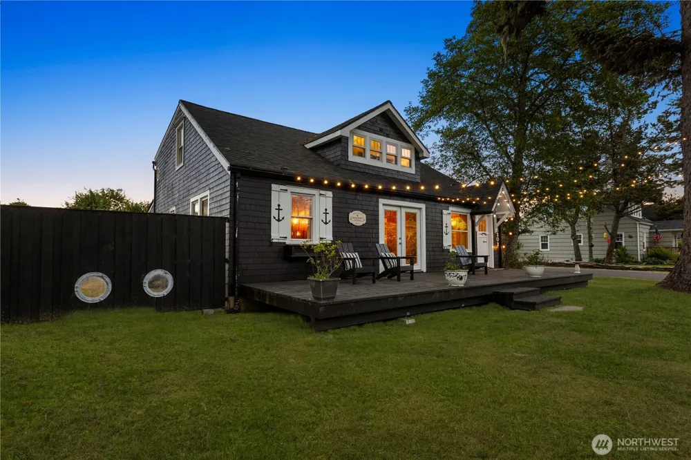 4202 L PLACE Seaview, WA 98641