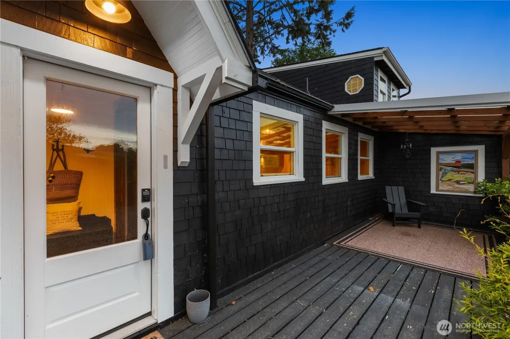 4202 L PLACE Seaview, WA 98641