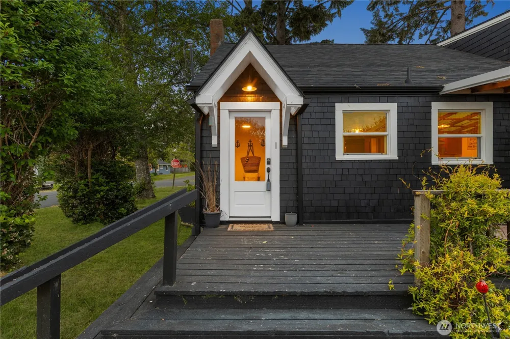 4202 L PLACE Seaview, WA 98641