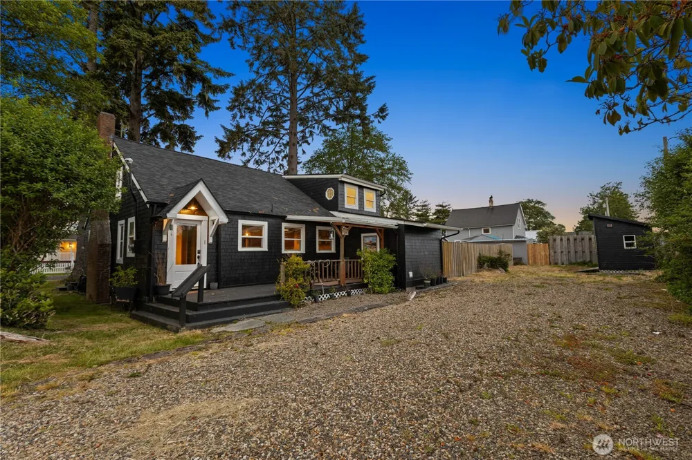 4202 L PLACE Seaview, WA 98641