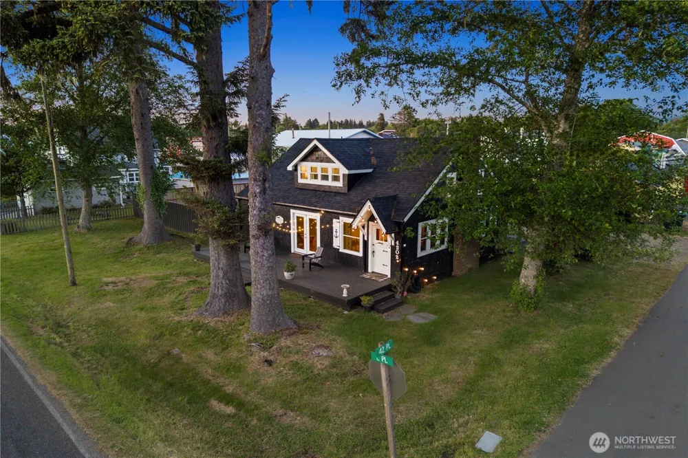4202 L PLACE Seaview, WA 98641