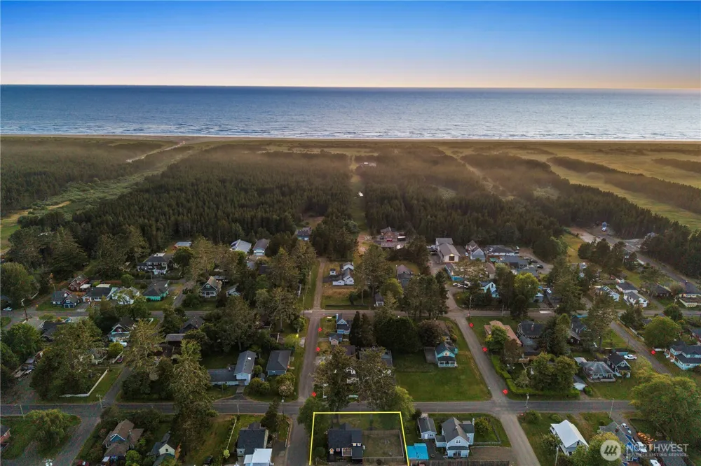 4202 L PLACE Seaview, WA 98641