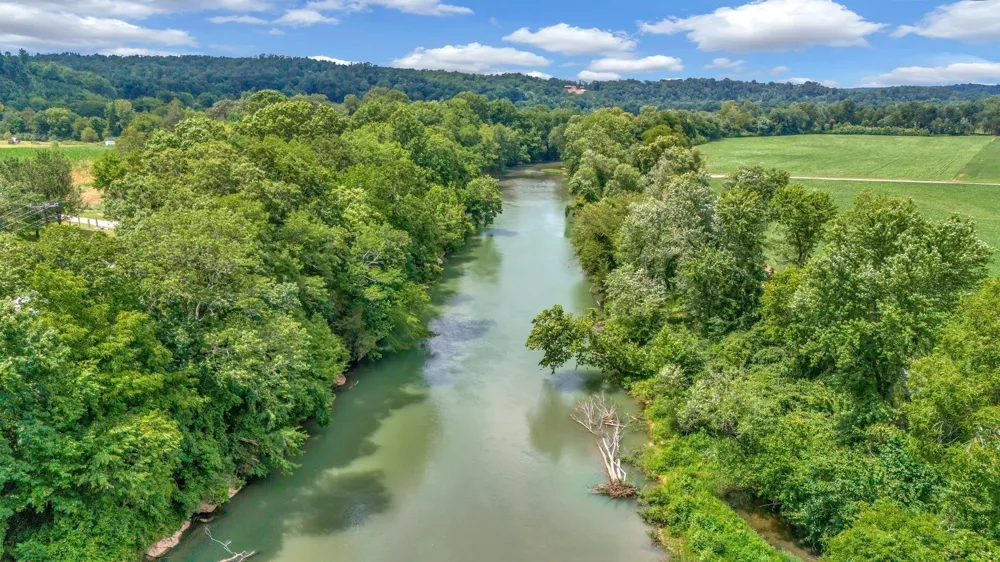 1076 Hwy 13 North Lobelville, TN 37097