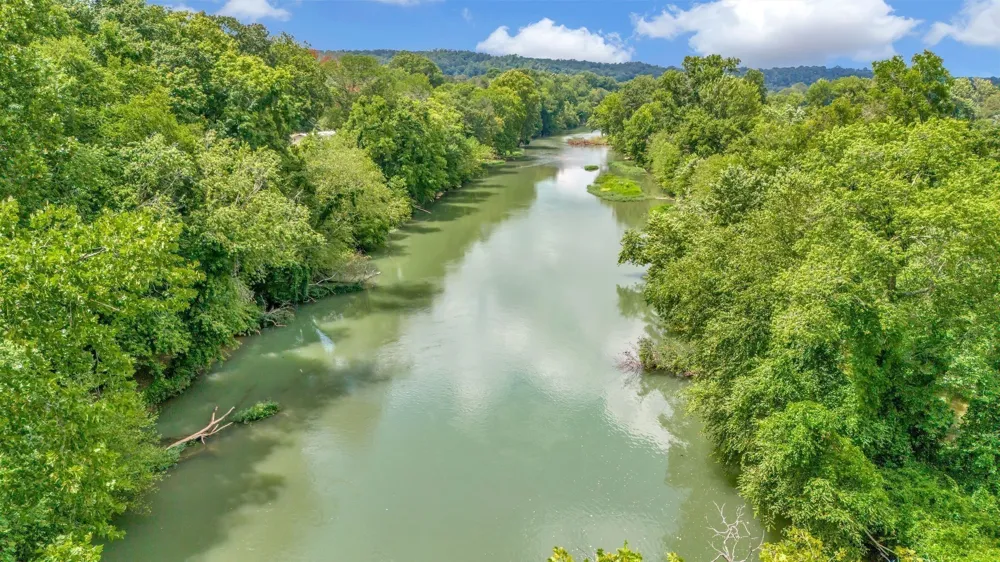 1076 Hwy 13 North Lobelville, TN 37097