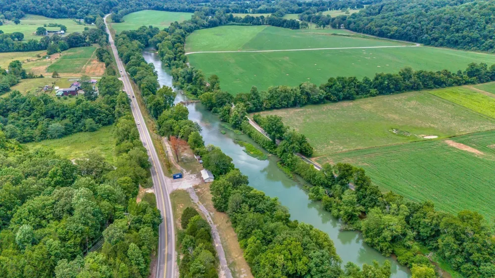 1076 Hwy 13 North Lobelville, TN 37097