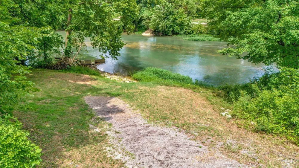 1076 Hwy 13 North Lobelville, TN 37097