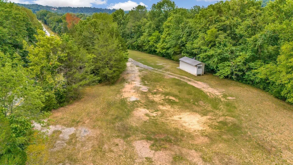 1076 Hwy 13 North Lobelville, TN 37097