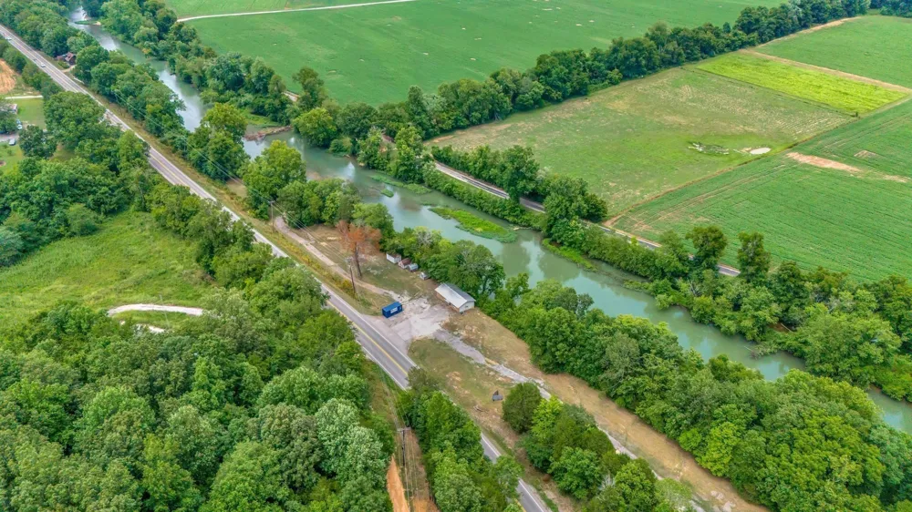 1076 Hwy 13 North Lobelville, TN 37097