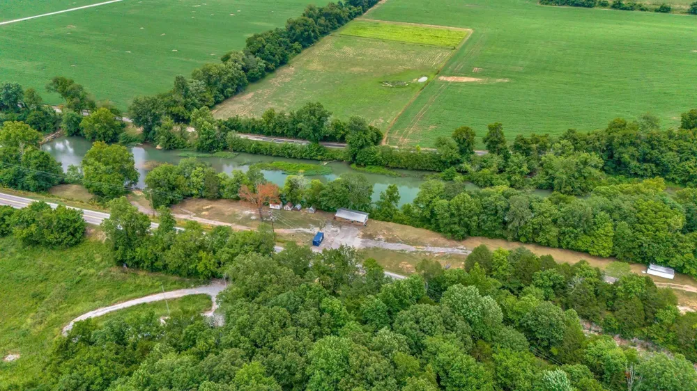 1076 Hwy 13 North Lobelville, TN 37097