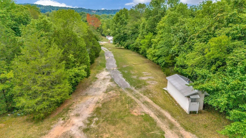 1076 Hwy 13 North Lobelville, TN 37097