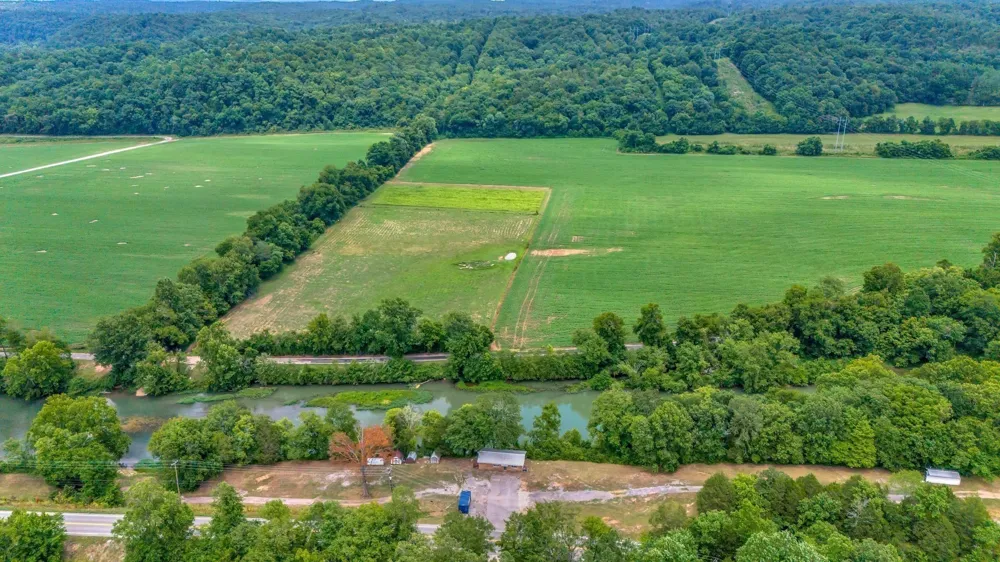 1076 Hwy 13 North Lobelville, TN 37097