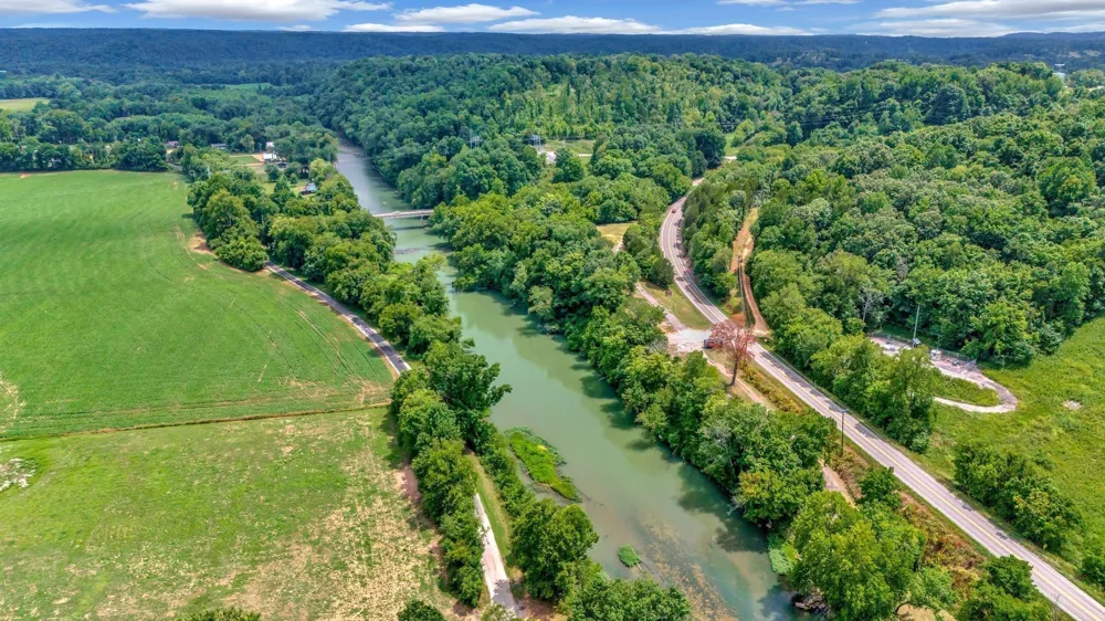 1076 Hwy 13 North Lobelville, TN 37097