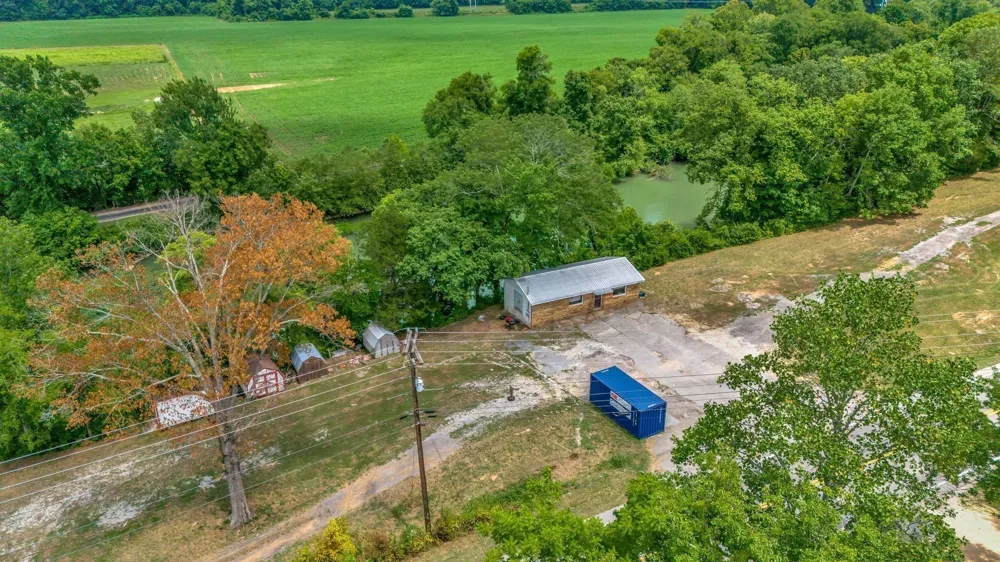 1076 Hwy 13 North Lobelville, TN 37097