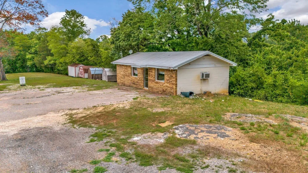 1076 Hwy 13 North Lobelville, TN 37097