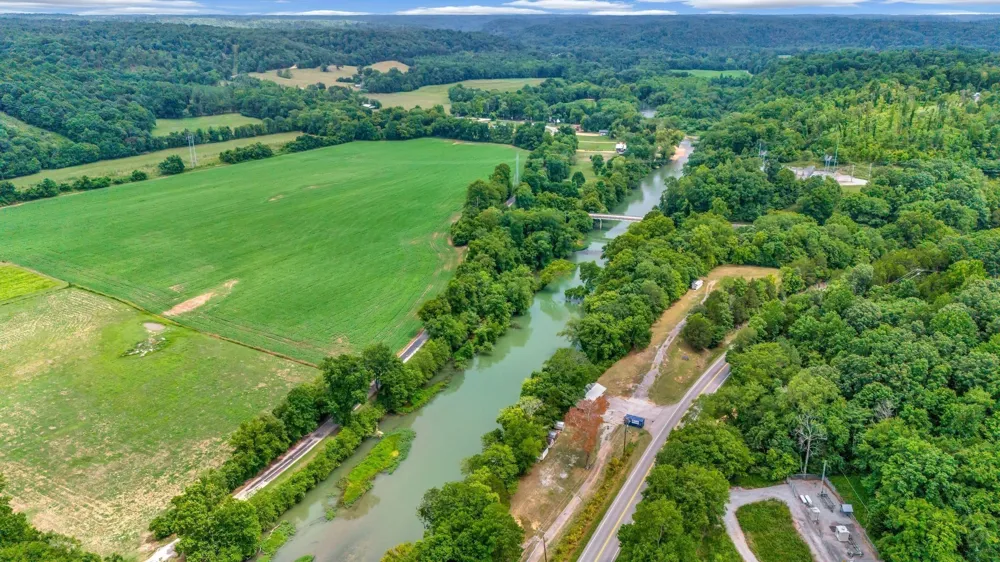1076 Hwy 13 North Lobelville, TN 37097