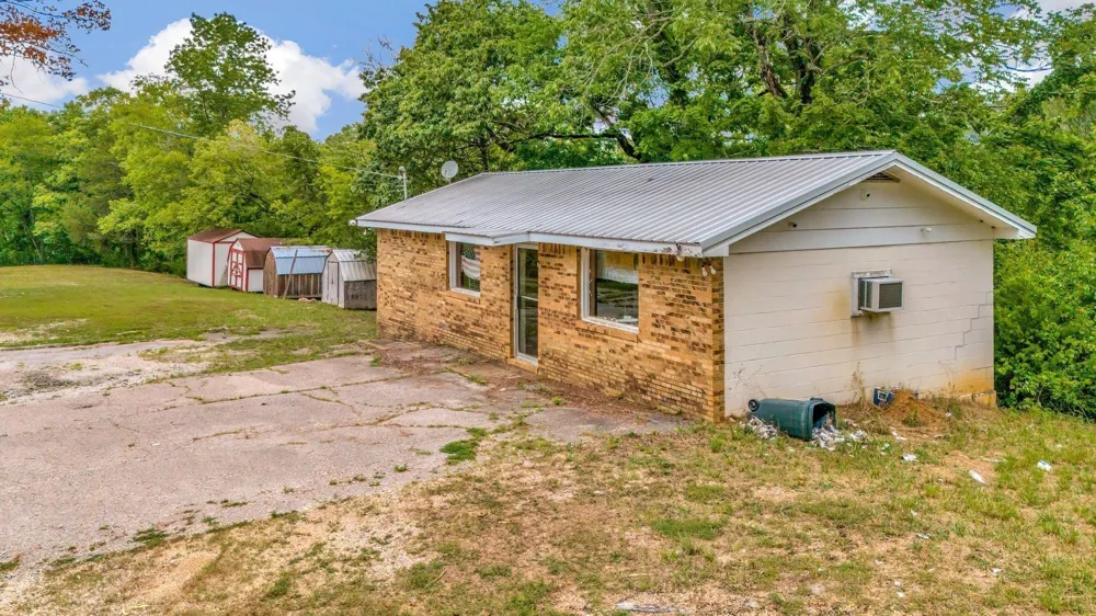 1076 Hwy 13 North Lobelville, TN 37097