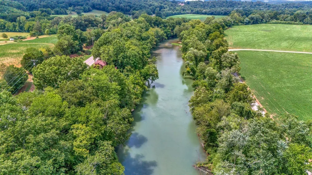 1076 Hwy 13 North Lobelville, TN 37097