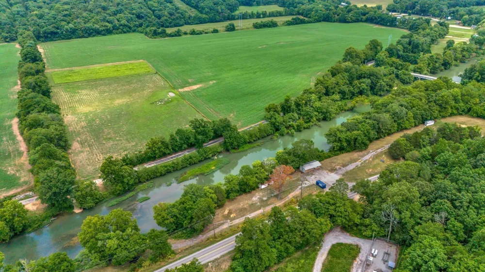 1076 Hwy 13 North Lobelville, TN 37097