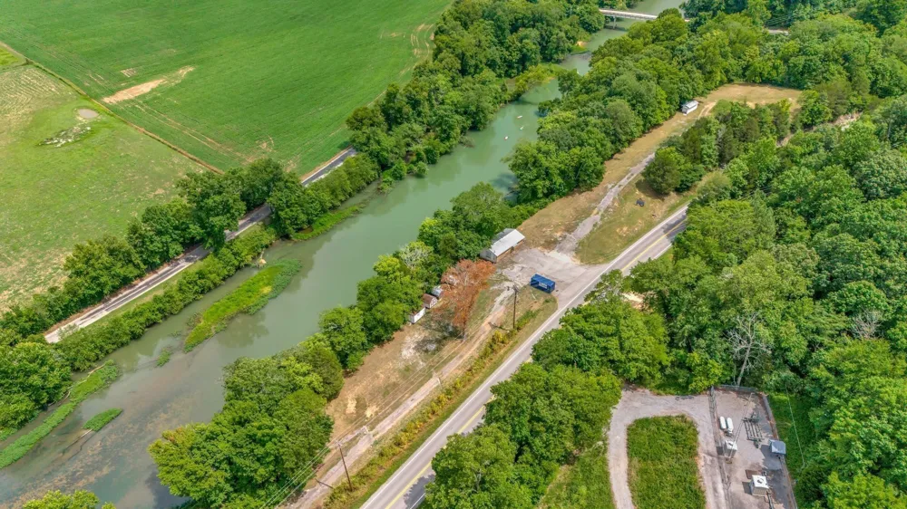 1076 Hwy 13 North Lobelville, TN 37097