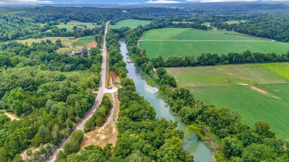 1076 Hwy 13 North Lobelville, TN 37097