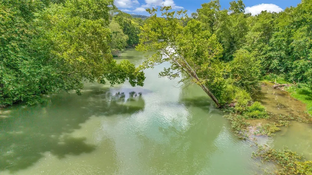1076 Hwy 13 North Lobelville, TN 37097