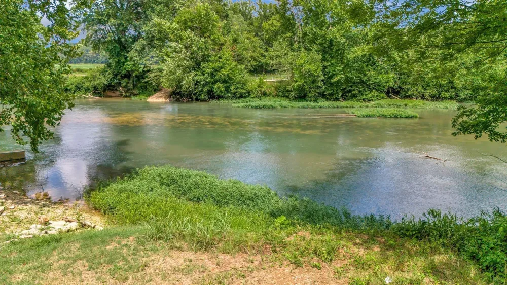 1076 Hwy 13 North Lobelville, TN 37097