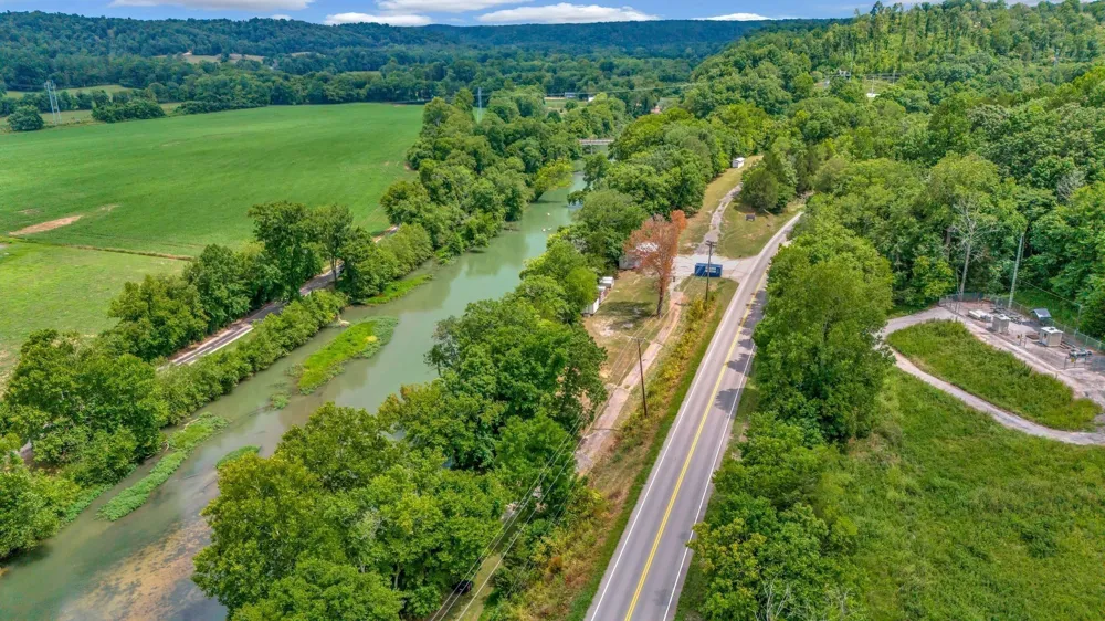 1076 Hwy 13 North Lobelville, TN 37097