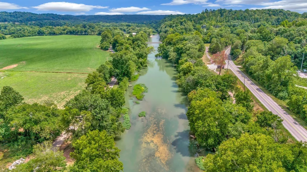 1076 Hwy 13 North Lobelville, TN 37097