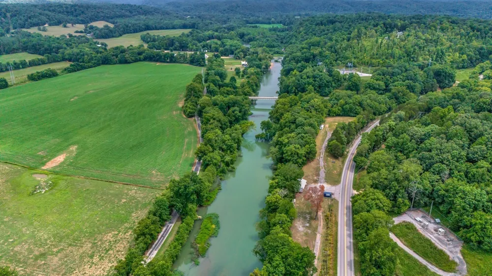 1076 Hwy 13 North Lobelville, TN 37097