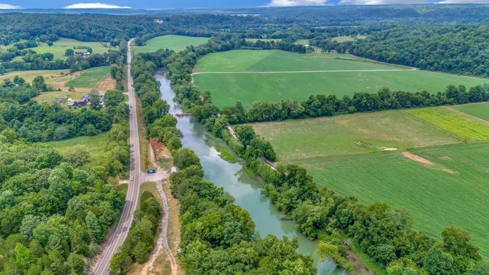 1076 Hwy 13 North Lobelville, TN 37097