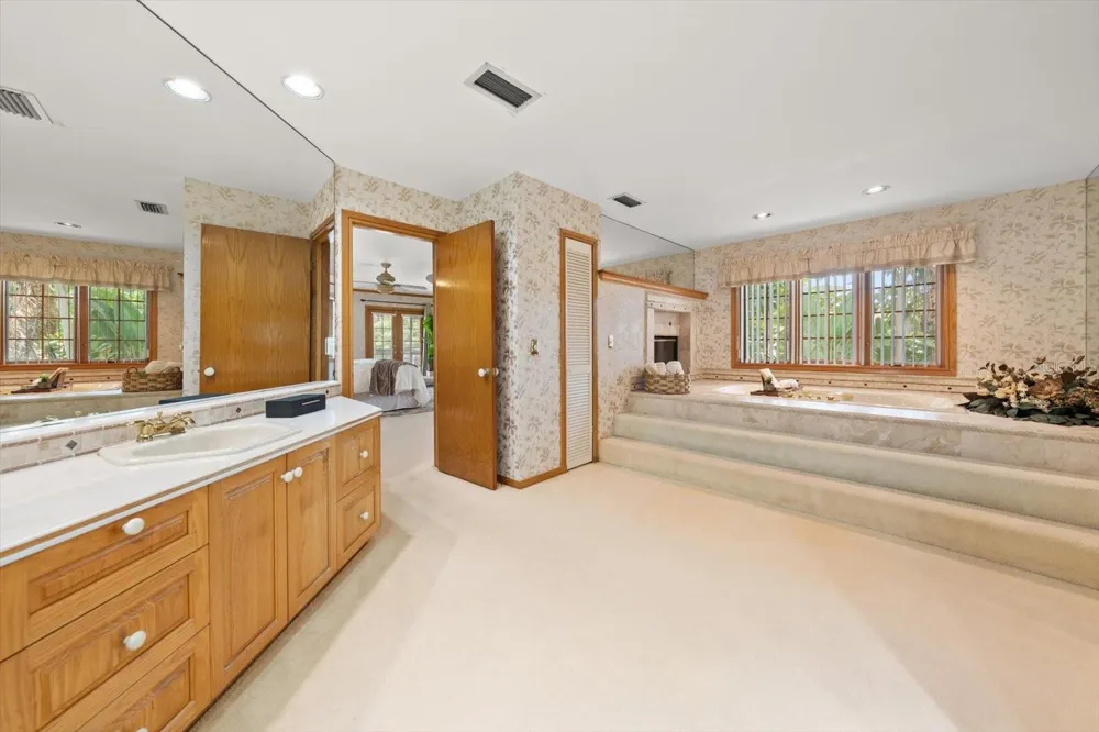 220 HARBOR VIEW LANE Largo, FL 33770