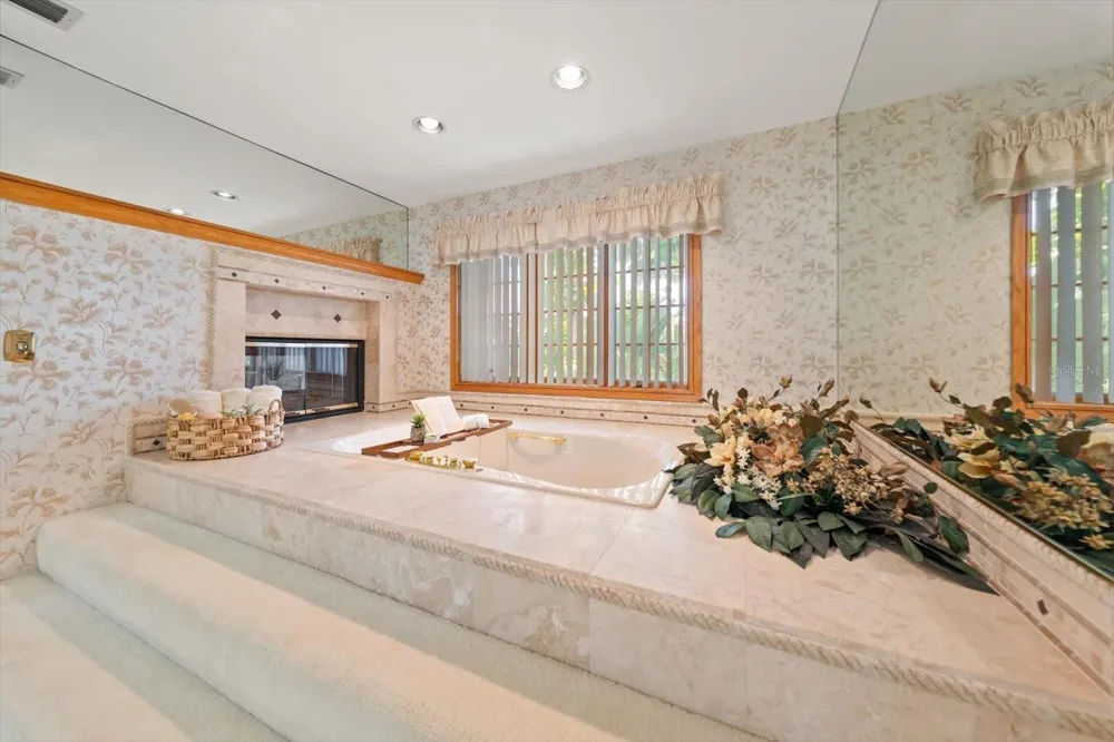 220 HARBOR VIEW LANE Largo, FL 33770