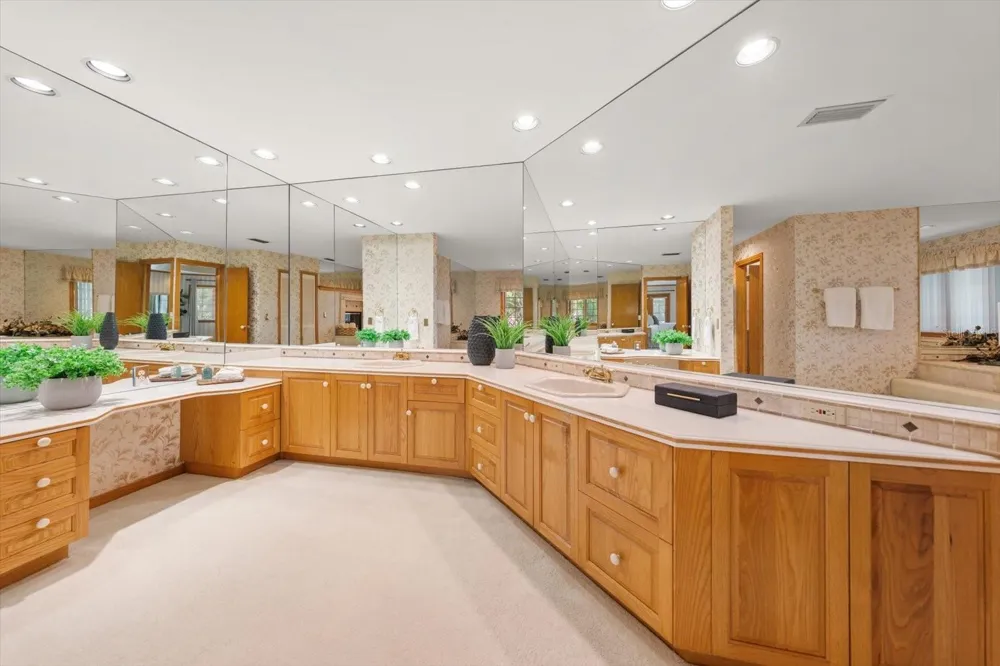 220 HARBOR VIEW LANE Largo, FL 33770