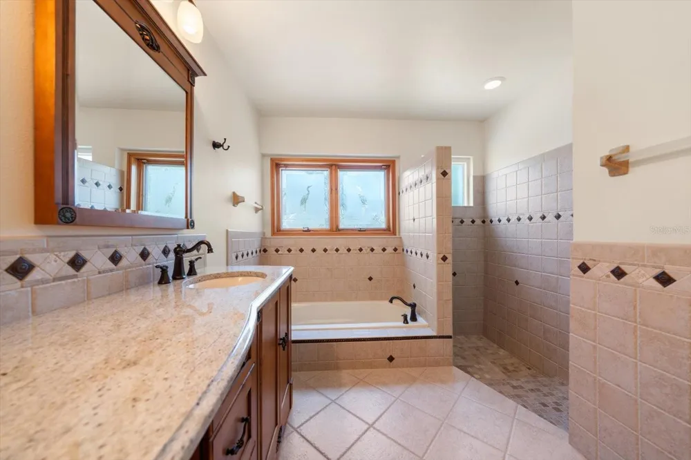 220 HARBOR VIEW LANE Largo, FL 33770