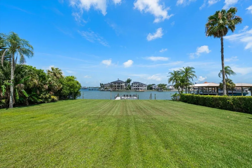 220 HARBOR VIEW LANE Largo, FL 33770